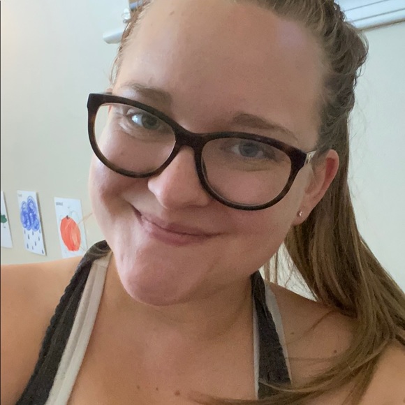 Meet your Posher, Jillian - Picture 1 of 1